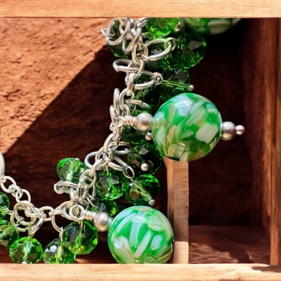 Green glass and swarovski crystal charm bracelet. Recycled green bottle glass. - Picture 8 of 16